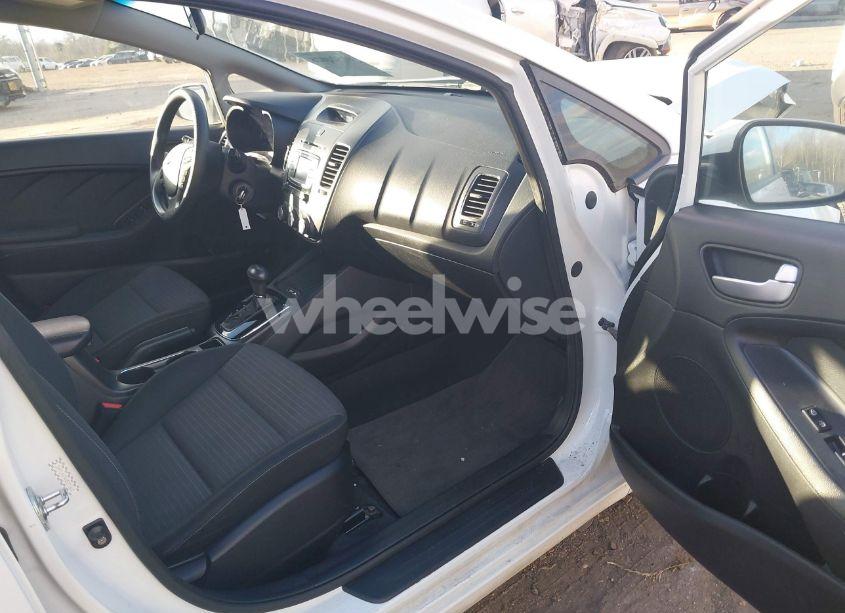 Photo 5 of 2017 Kia Forte LX (VIN 3KPFL4A74HE071600)