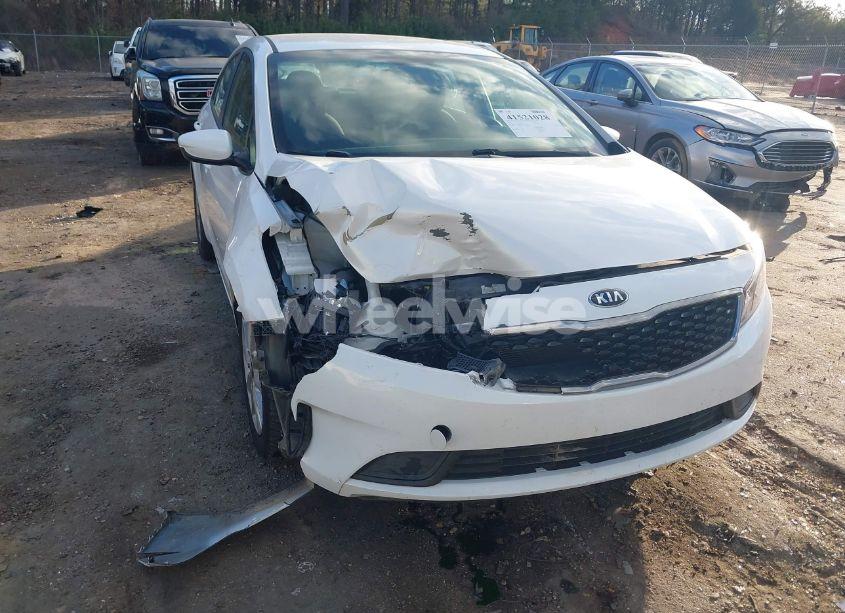 Photo 6 of 2017 Kia Forte LX (VIN 3KPFL4A74HE071600)
