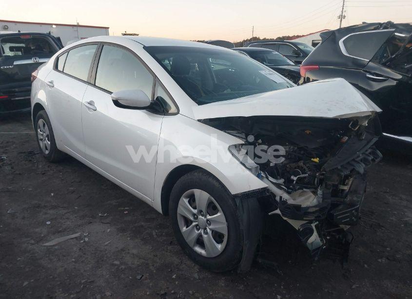 2018 Kia Forte LX (VIN 3KPFL4A74JE268496) main photo