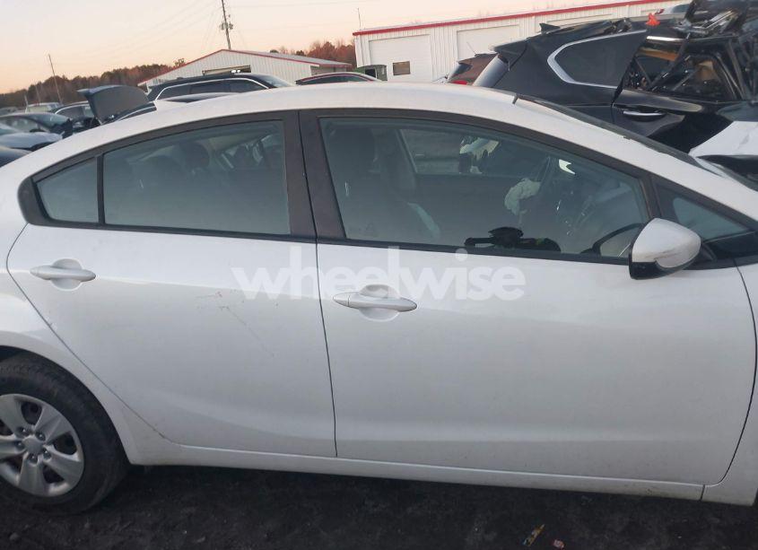 Photo 13 of 2018 Kia Forte LX (VIN 3KPFL4A74JE268496)