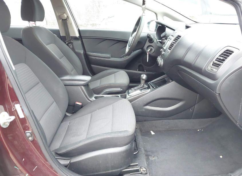 Photo 5 of 2017 Kia Forte LX (VIN 3KPFL4A75HE081374)