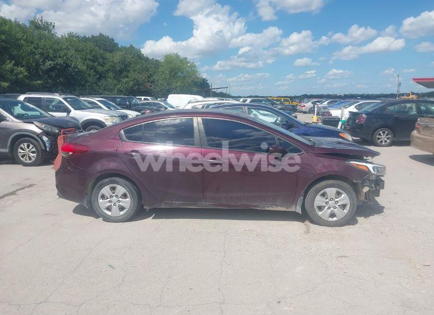 Photo 13 of 2017 Kia Forte LX (VIN 3KPFL4A75HE086557)