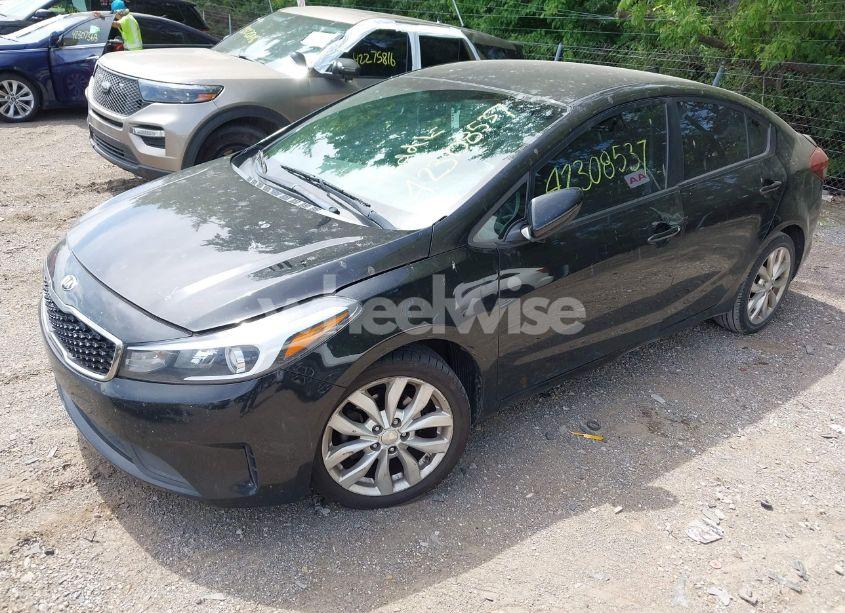 Photo 2 of 2018 Kia Forte LX (VIN 3KPFL4A75JE186244)