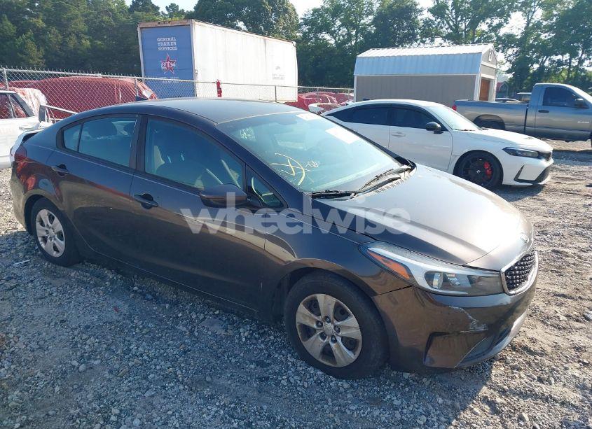 2018 Kia Forte LX (VIN 3KPFL4A75JE192013) main photo