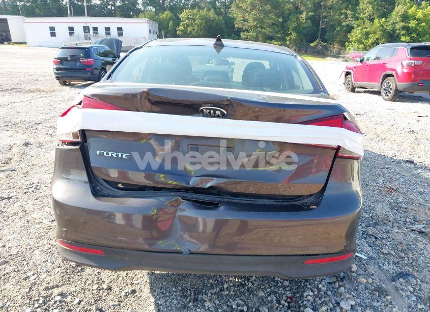 Photo 16 of 2018 Kia Forte LX (VIN 3KPFL4A75JE192013)