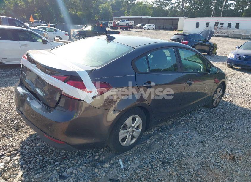 Photo 4 of 2018 Kia Forte LX (VIN 3KPFL4A75JE192013)