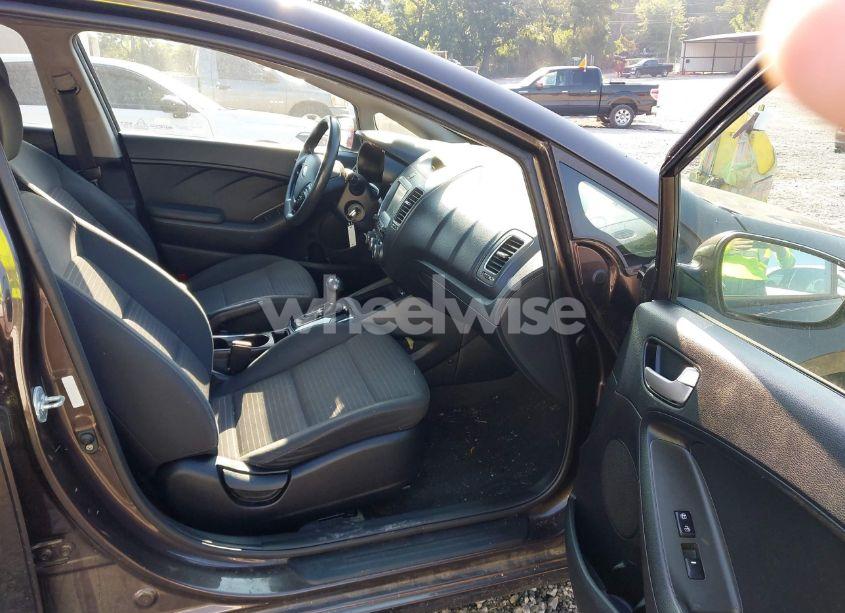 Photo 5 of 2018 Kia Forte LX (VIN 3KPFL4A75JE192013)