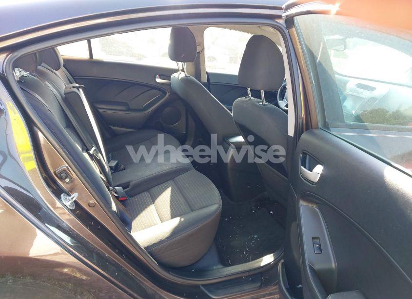 Photo 8 of 2018 Kia Forte LX (VIN 3KPFL4A75JE192013)