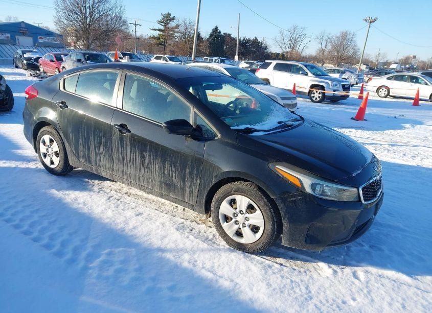 2018 Kia Forte LX (VIN 3KPFL4A75JE195381) main photo