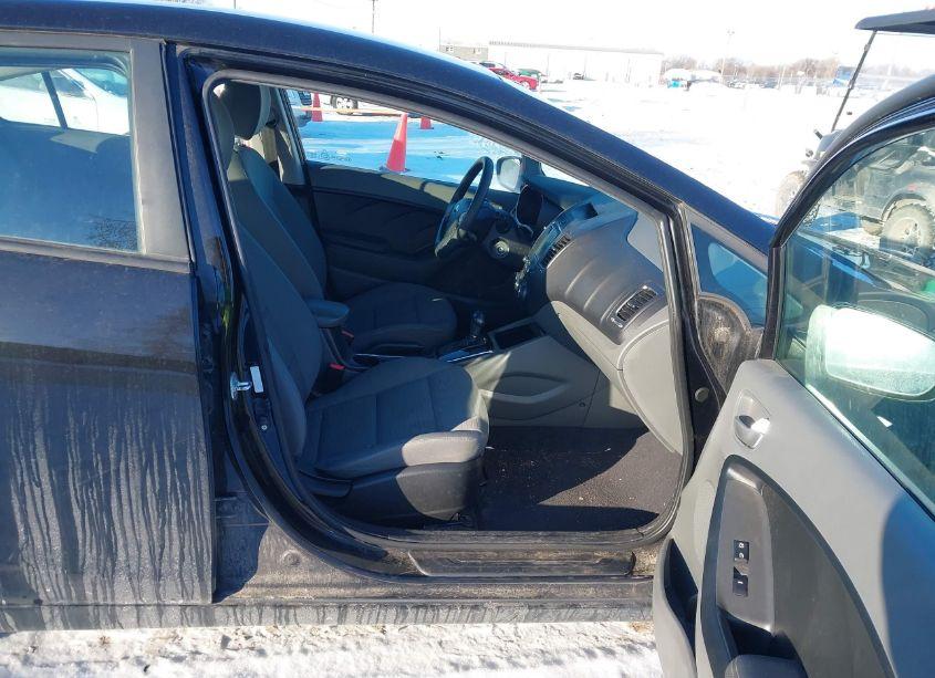 Photo 5 of 2018 Kia Forte LX (VIN 3KPFL4A75JE195381)