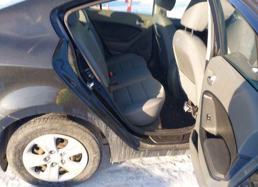 Photo 8 of 2018 Kia Forte LX (VIN 3KPFL4A75JE195381)