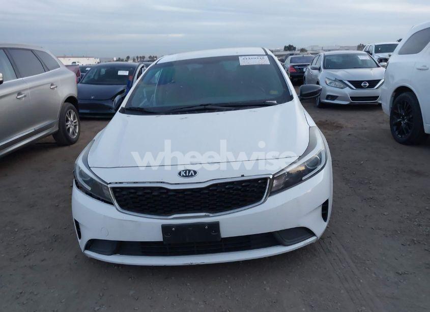 Photo 13 of 2018 Kia Forte LX (VIN 3KPFL4A75JE226676)