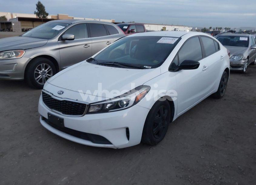 Photo 2 of 2018 Kia Forte LX (VIN 3KPFL4A75JE226676)