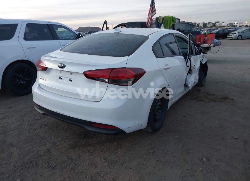 Photo 4 of 2018 Kia Forte LX (VIN 3KPFL4A75JE226676)