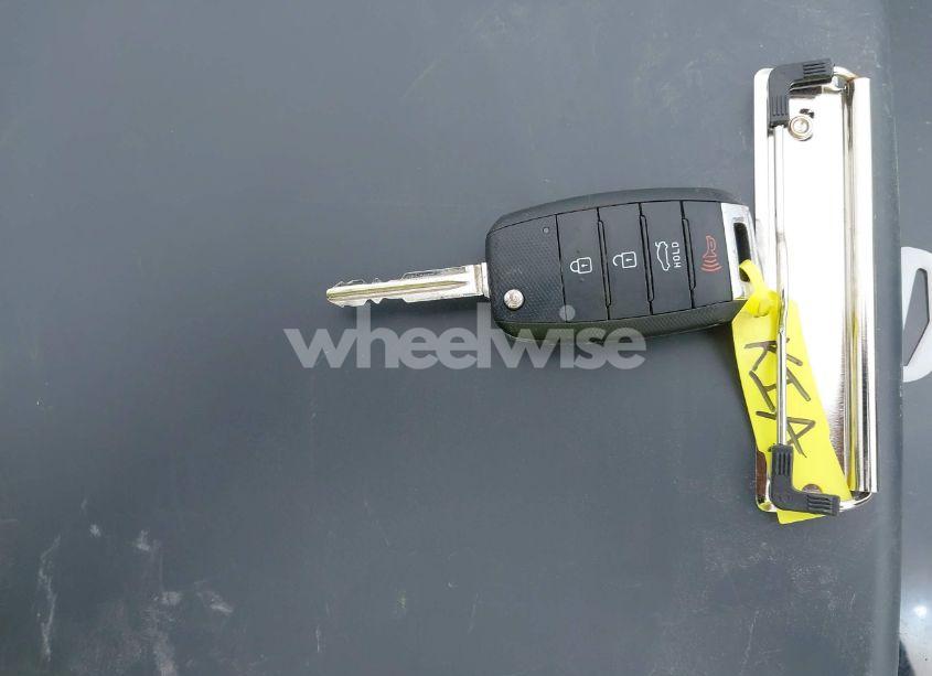 Photo 11 of 2017 Kia Forte LX (VIN 3KPFL4A76HE008644)