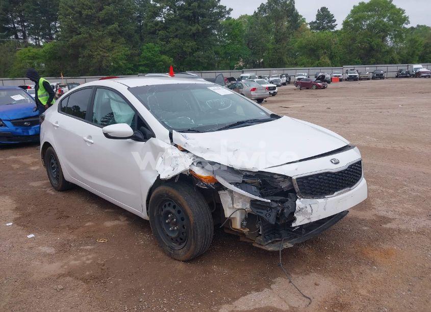 2017 Kia Forte LX (VIN 3KPFL4A76HE072067) main photo