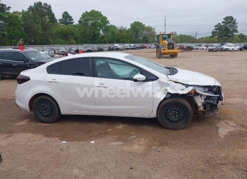 Photo 13 of 2017 Kia Forte LX (VIN 3KPFL4A76HE072067)