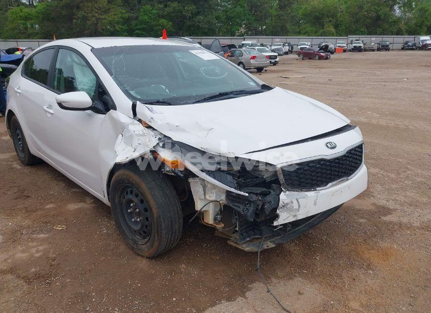 Photo 6 of 2017 Kia Forte LX (VIN 3KPFL4A76HE072067)