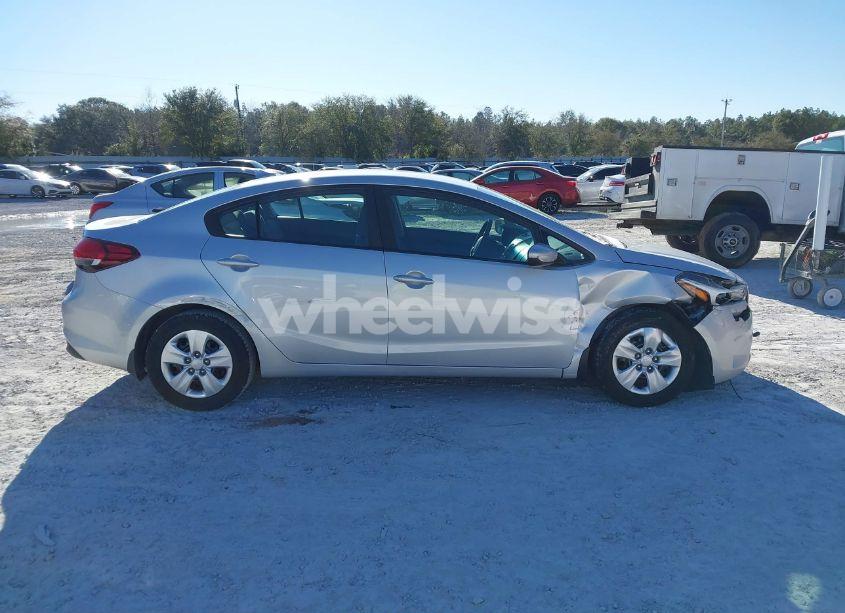 Photo 13 of 2017 Kia Forte LX (VIN 3KPFL4A76HE088740)