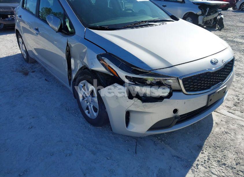 Photo 6 of 2017 Kia Forte LX (VIN 3KPFL4A76HE088740)