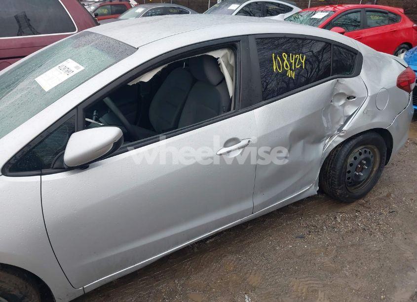 Photo 6 of 2017 Kia Forte LX (VIN 3KPFL4A76HE093193)