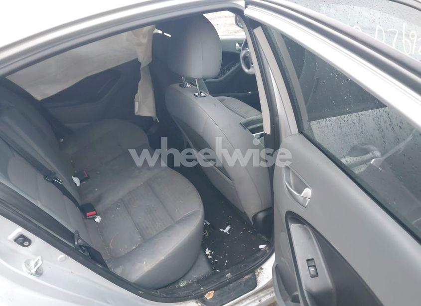 Photo 8 of 2017 Kia Forte LX (VIN 3KPFL4A76HE093193)