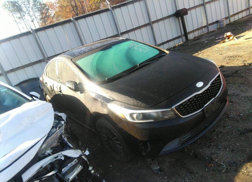 2017 Kia Forte LX (VIN 3KPFL4A76HE126757) main photo