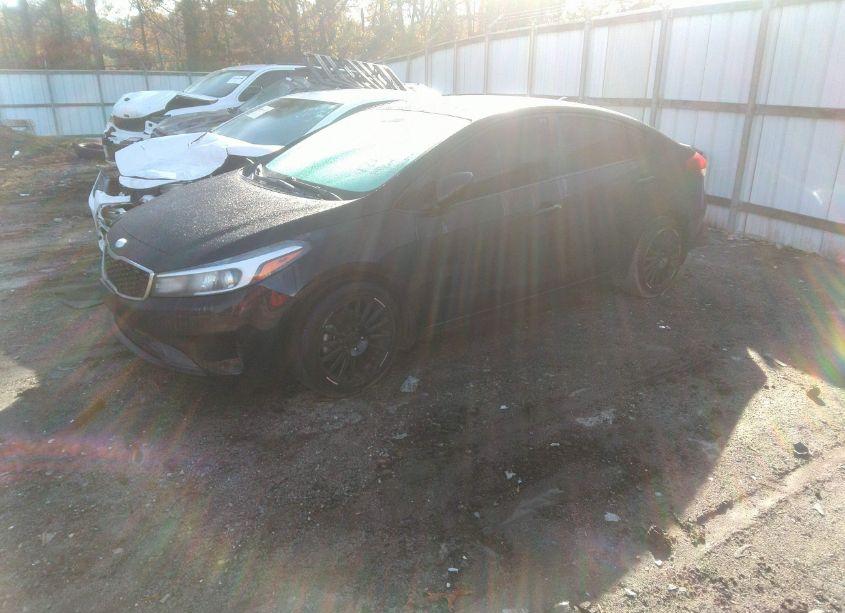 Photo 2 of 2017 Kia Forte LX (VIN 3KPFL4A76HE126757)