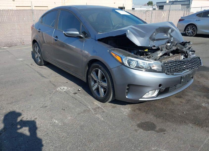 2018 Kia Forte S (VIN 3KPFL4A76JE175110) main photo