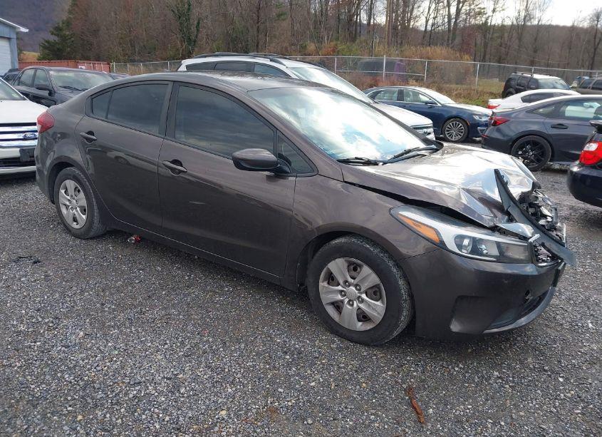 2018 Kia Forte LX (VIN 3KPFL4A76JE219204) main photo