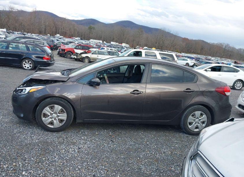 Photo 15 of 2018 Kia Forte LX (VIN 3KPFL4A76JE219204)