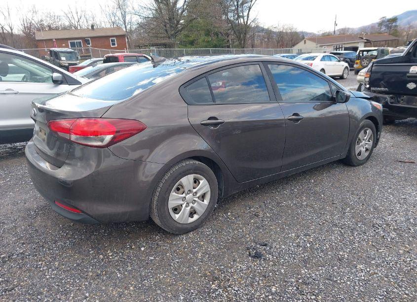 Photo 4 of 2018 Kia Forte LX (VIN 3KPFL4A76JE219204)