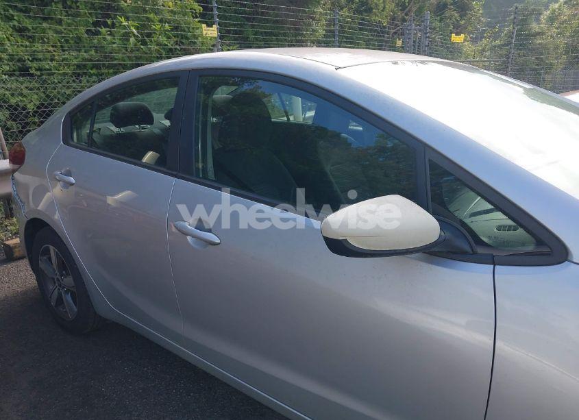 Photo 13 of 2018 Kia Forte LX (VIN 3KPFL4A76JE274705)