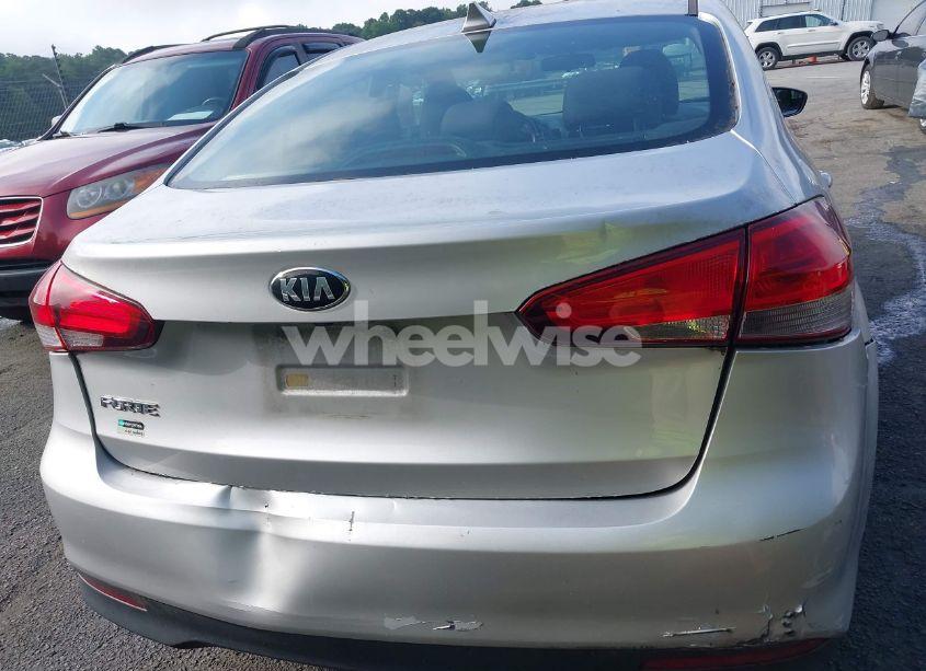 Photo 16 of 2018 Kia Forte LX (VIN 3KPFL4A76JE274705)