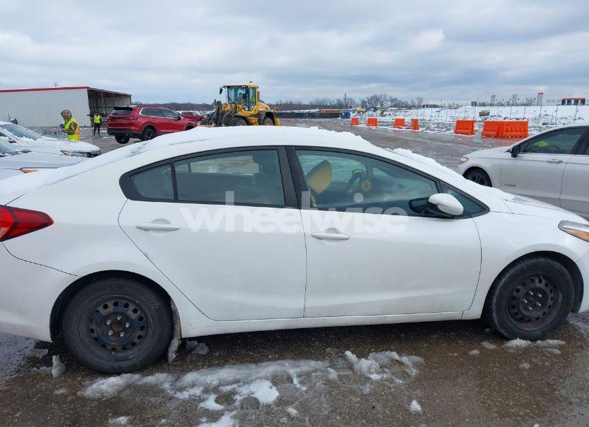 Photo 13 of 2017 Kia Forte LX (VIN 3KPFL4A77HE013450)