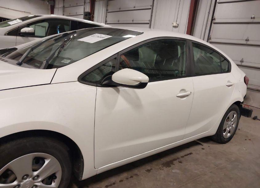 Photo 15 of 2017 Kia Forte LX (VIN 3KPFL4A77HE075706)