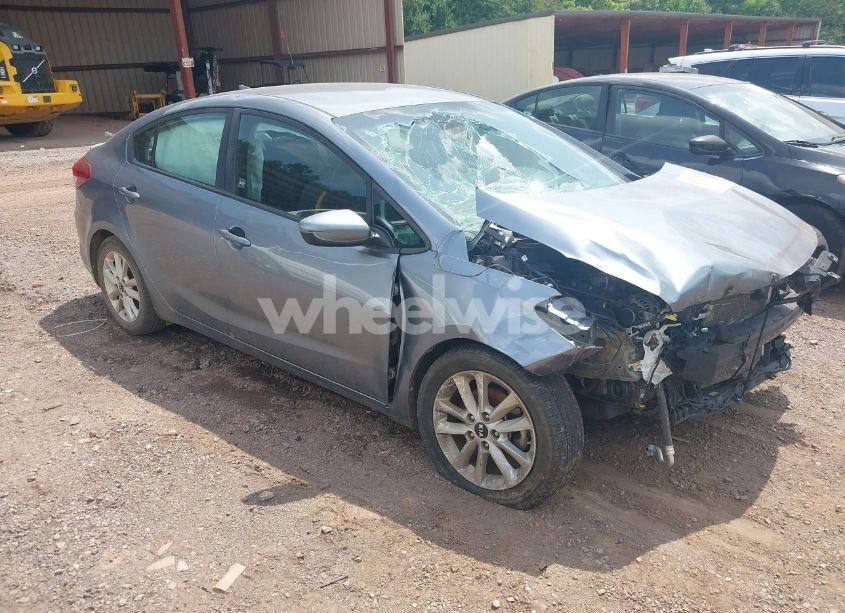 2017 Kia Forte S (VIN 3KPFL4A77HE107926) main photo