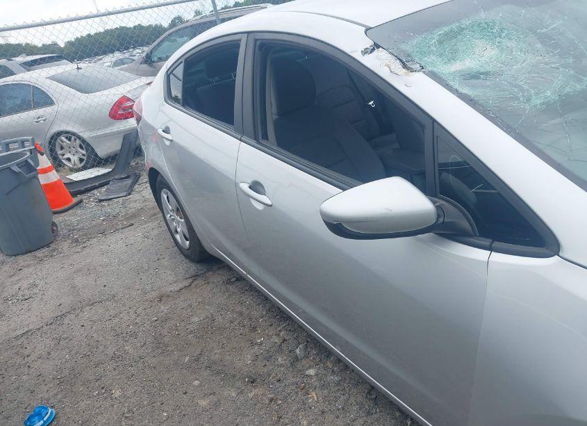 Photo 13 of 2018 Kia Forte LX (VIN 3KPFL4A77JE165038)