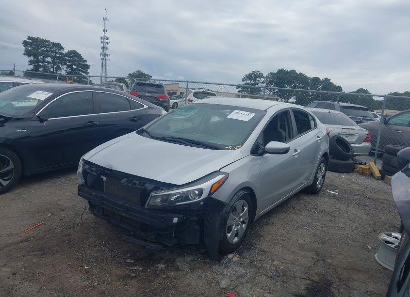 Photo 2 of 2018 Kia Forte LX (VIN 3KPFL4A77JE165038)
