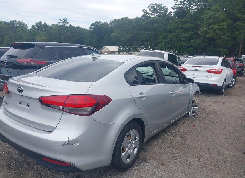 Photo 4 of 2018 Kia Forte LX (VIN 3KPFL4A77JE165038)
