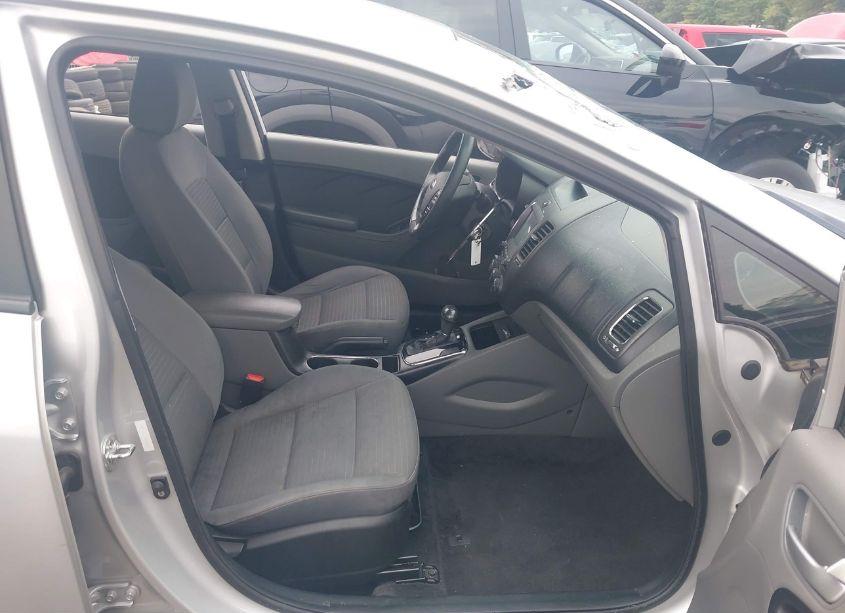 Photo 5 of 2018 Kia Forte LX (VIN 3KPFL4A77JE165038)