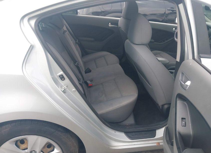 Photo 8 of 2018 Kia Forte LX (VIN 3KPFL4A77JE165038)