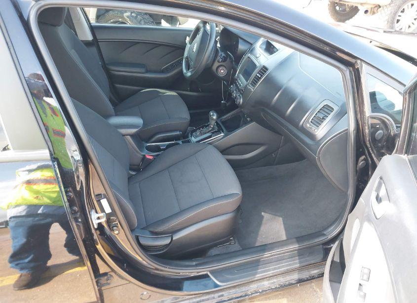 Photo 5 of 2018 Kia Forte LX (VIN 3KPFL4A77JE235007)