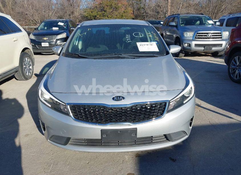 Photo 12 of 2018 Kia Forte LX (VIN 3KPFL4A77JE268427)