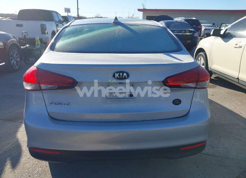 Photo 16 of 2018 Kia Forte LX (VIN 3KPFL4A77JE268427)