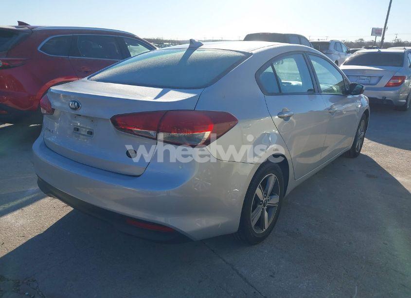 Photo 4 of 2018 Kia Forte LX (VIN 3KPFL4A77JE268427)