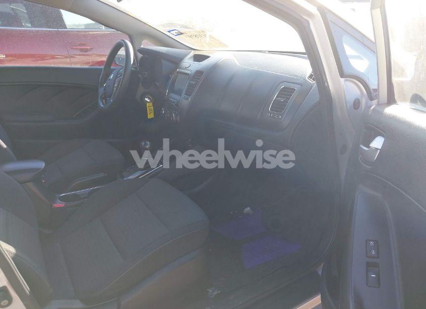 Photo 5 of 2018 Kia Forte LX (VIN 3KPFL4A77JE268427)