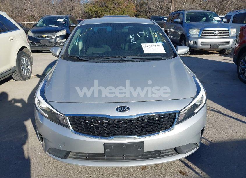Photo 6 of 2018 Kia Forte LX (VIN 3KPFL4A77JE268427)