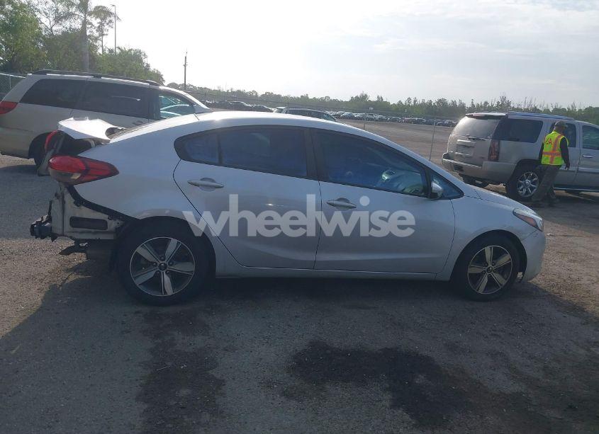 Photo 13 of 2018 Kia Forte LX (VIN 3KPFL4A78JE212500)