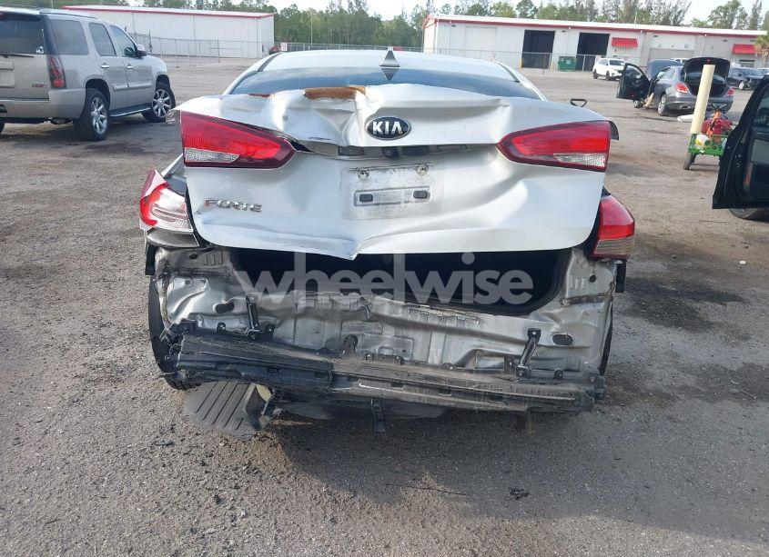 Photo 6 of 2018 Kia Forte LX (VIN 3KPFL4A78JE212500)